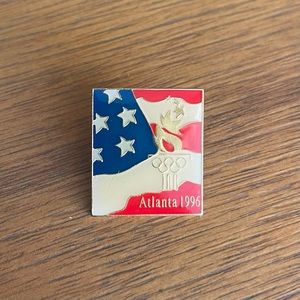 1996 Atlanta Olympics PIN PINBACK USA Flag Frame Gold Torch 100th 3/4" x 1"